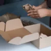 Wie gut eignet sich Karton zum Verpacken?